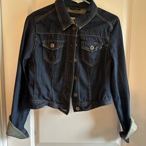 Cute, cropped jean jacket in a dark wash.